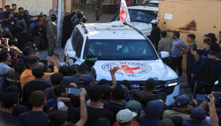 إسرائيل تتسلم رفات أحد المحتجزين في غزة عبر الصليب الأحمر