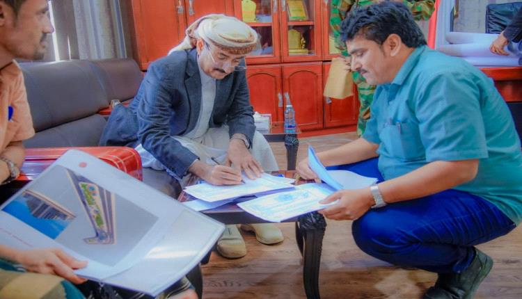 محافظ شبوة يصادق على مخطط توسعة حرم المدينة الطبية في عتق