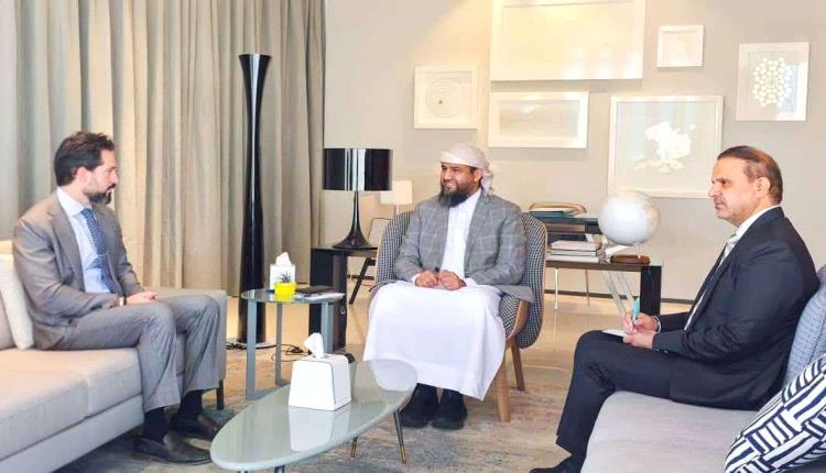 المحرّمي يبحث مع القائم بأعمال السفير الأمريكي مستجدات الأوضاع وجهود إحلال السلام في اليمن