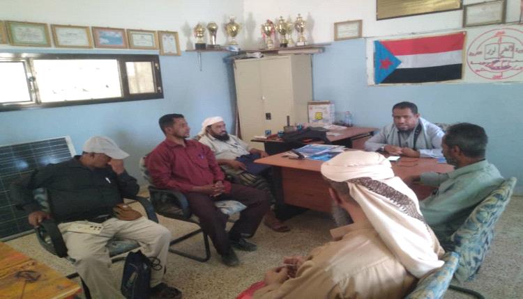 مدير عام خنفر "اليوسفي "يزور ثانوية الفاروق المحورية ويشيد بانضباطها وتميز كادرها التربوي