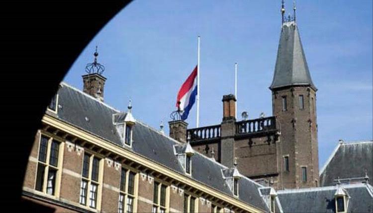 الناخبون الهولنديون يتوجهون لصناديق الاقتراع في انتخابات برلمانية مبكرة