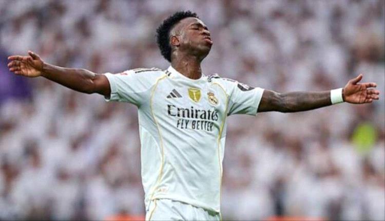 ريفالدو يدافع عن فينيسيوس ويصف الونسو بالاناني