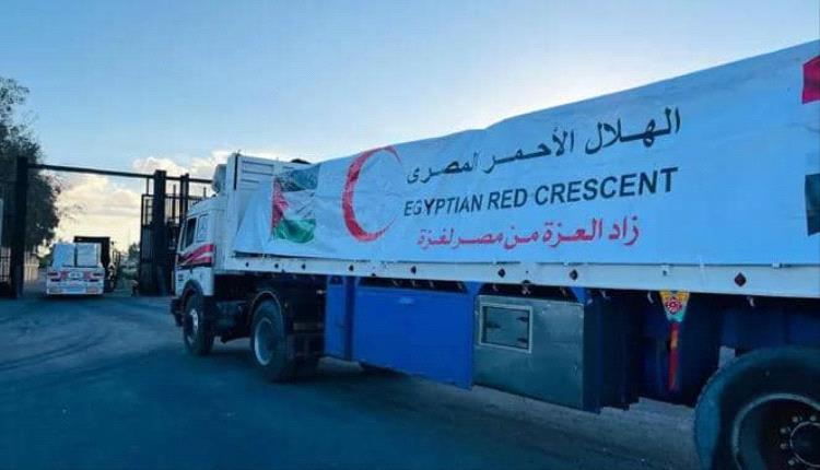 الهلال الأحمر المصري يسيّر القافلة رقم 62 من مبادرة "زاد العزة" حاملة 300 ألف سلة غذائية إلى غزة