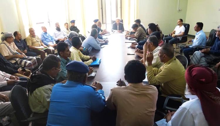 أبين..اجتماع المكتب التنفيذي برئاسة المحافظ يقف امام عدد من التقا رير المدرجه في جدول اعماله ويشيد بقرارات المجلس الرئاسي