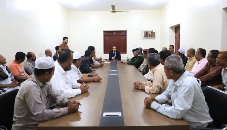 محافظ حضرموت يرأس اجتماعًا لمناقشة احتياجات مديرية دوعن وتعزيز الخدمات