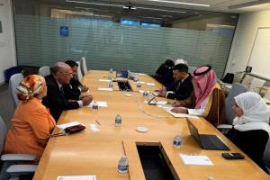 باذيب يبحث في واشنطن مع مساعد وزير المالية السعودي دعم المواقف اليمنية وتوسيع الشراكة التنموية