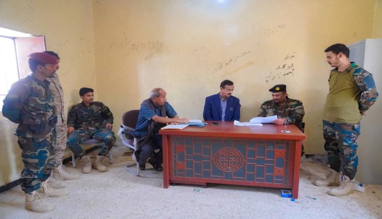 المحافظ بن الوزير يتفقد إجراءات استقبال المجندين الجدد لقوات دفاع شبوة ويشيد بمستوى التنظيم والانضباط