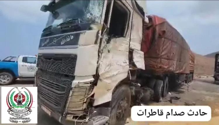 حادث تصادم شاحنتين في المهرة يؤدي لوفاة سائق باكستاني واندلاع حريق