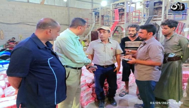 المحافظ بن الوزير يوجه بمنع صناعة وتداول الأكياس البلاستيكية حفاظاً على البيئة والصحة العامة