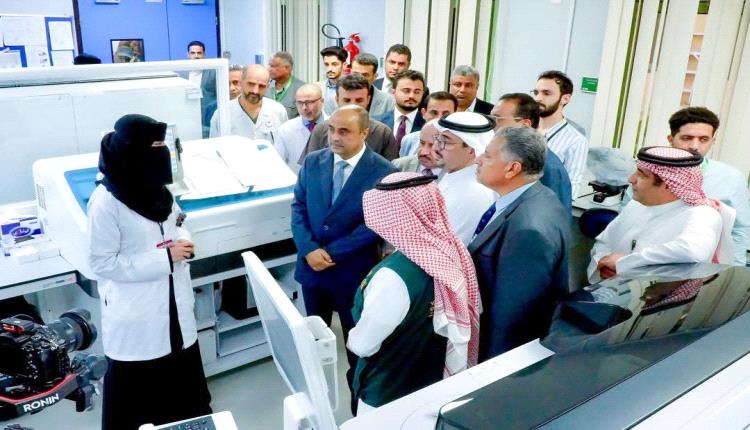 رئيس الوزراء يشهد تدشين وتشغيل أجهزة طبية متطورة في مستشفى الأمير محمد بن سلمان بعدن