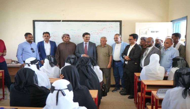 فريق التوجيه والرقابة الرئاسي ومحافظ سقطرى يدشّنان العام الدراسي الجديد بالمحافظة