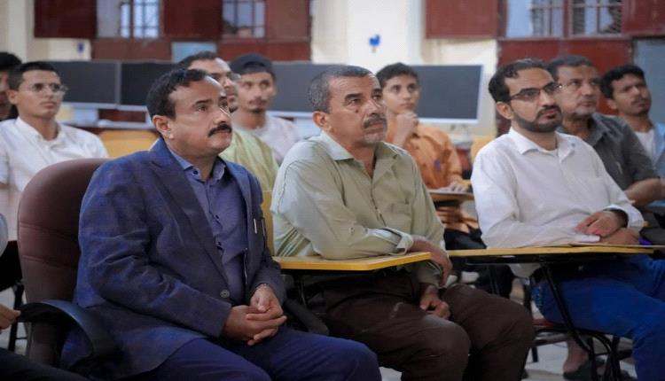 المحافظ بن الوزير يشيد بمستوى العملية التعليمية بكلية الحاسوب – جامعة شبوة