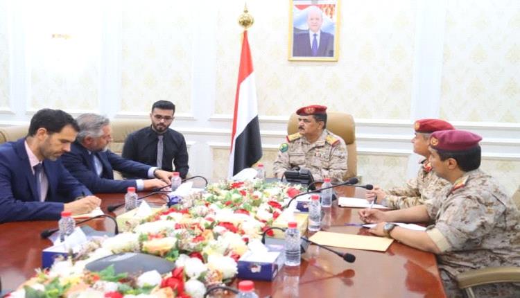 وزير الدفاع يلتقي في عدن سفير الاتحاد الأوروبي الجديد