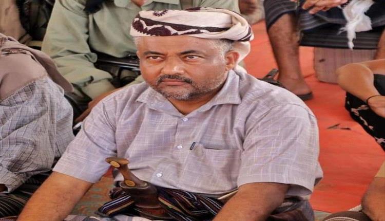 رئيس محكمة زنجبار الإبتدائية ومدير مكتب الأشغال خنفر يهنئان الشيخ احمد محمد ناصر النخعي تعيينه مستشار لوزير الداخلية