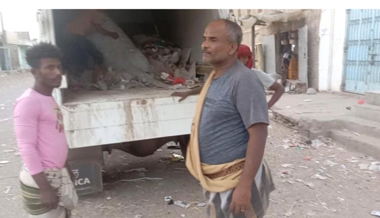 حملة نظافة واسعة في مديرية أحور بعد موجة غبار