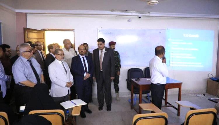 محافظ حضرموت يضع حجر الأساس للمرحلة الأولى لمشروع التوسعة لكلية الطب بجامعة حضرموت ويدشن الدراسة للعام الجامعي الجديد