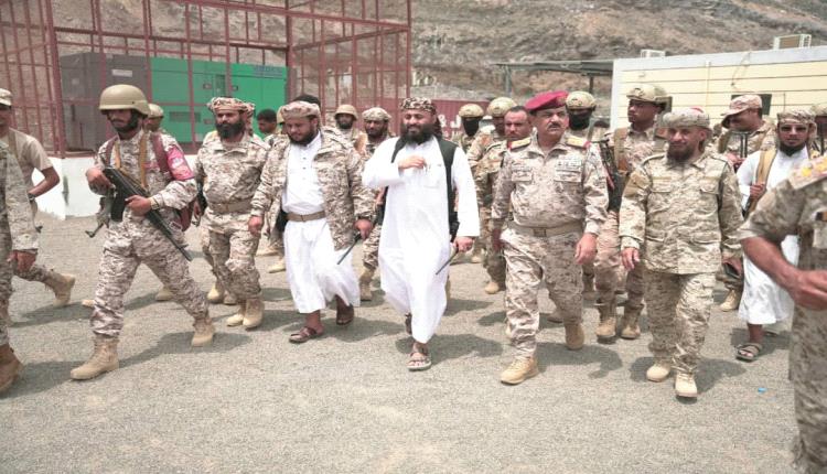 وزير الدفاع يتفقد قوات درع الوطن ويؤكد على مضاعفة جهود التدريب