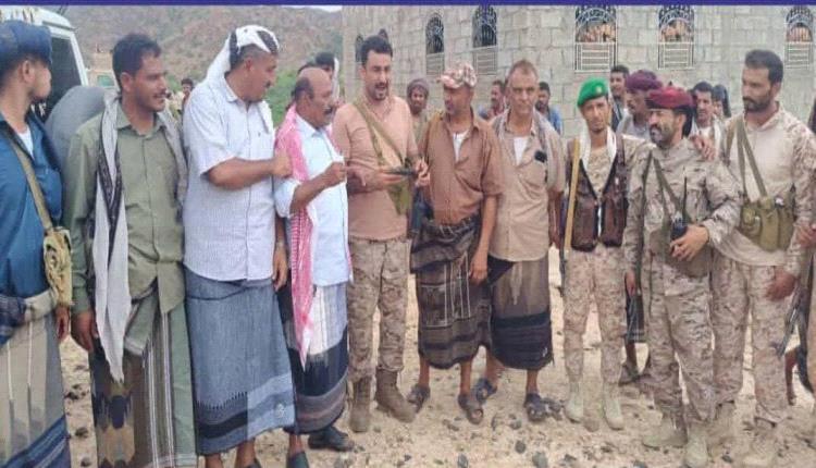 بتوجيهات من قائد الوية الدعم والاسناد العميد نصر اليافعي.. تدخل قوة من اللواء الاول دعم واسناد لفض الاشتباك بين قبيلتين متحاربتين في مديرية المحفد بمحافظة ابين