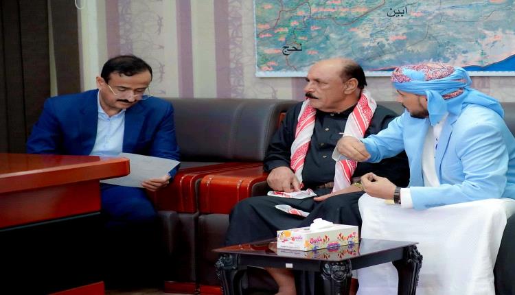 المحافظ بن الوزير: يشدد على وقف كافة أشكال التجريف والاصطياد الجائر الذي يهدد المخزون السمكي