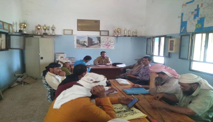 مدير ثانوية الفاروق بجعار يعقد اجتماعا لمناقشةخطة العام الدراسي الجديد