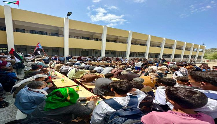 برعاية المحرّمي ودعم إماراتي.. افتتاح ثانوية خالد بن الوليد بيافع رصد بعد ترميمها وتأهيلها