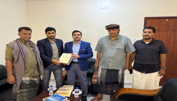 نائب وزير المياه والبيئة يستقبل نائب مدير مركز اللغة المهرية ويبحث ترتيبات إحياء يوم اللغة المهرية