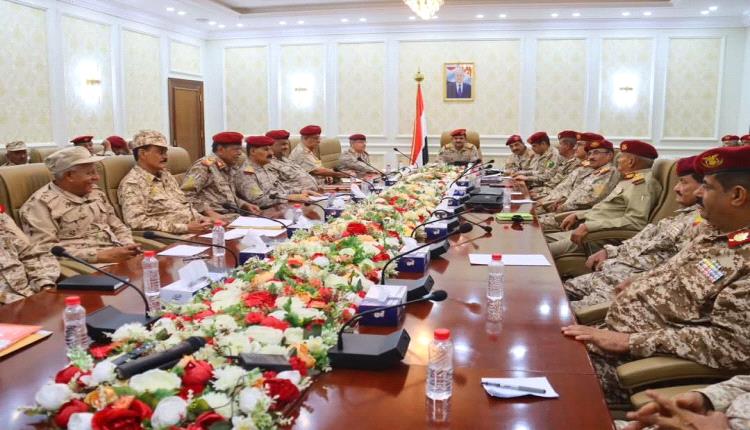 وزير الدفاع يعقد اجتماعاً موسعاً بقيادة وزارة الدفاع ورؤساء الهيئات ومدراء الدوائر