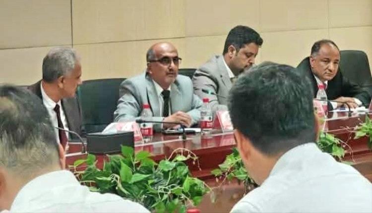 رئيس جامعة شبوة يبحث مع رئيس جامعة الصين للبترول آفاق التعاون العلمي في مجال النفط والمعادن.