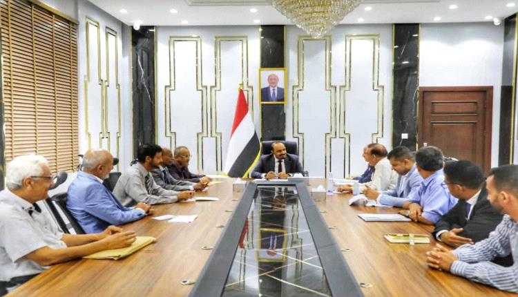 ​محافظ حضرموت واللجنة الوزارية يطلقون خطط توسعة ميناء المكلا الحيوي
