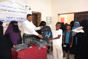 جمعية الأسرة والمجتمع م/زنجبار تدشن توزيع الحقيبة المدرسية ولوازمها لعدد 350 من الأيتام