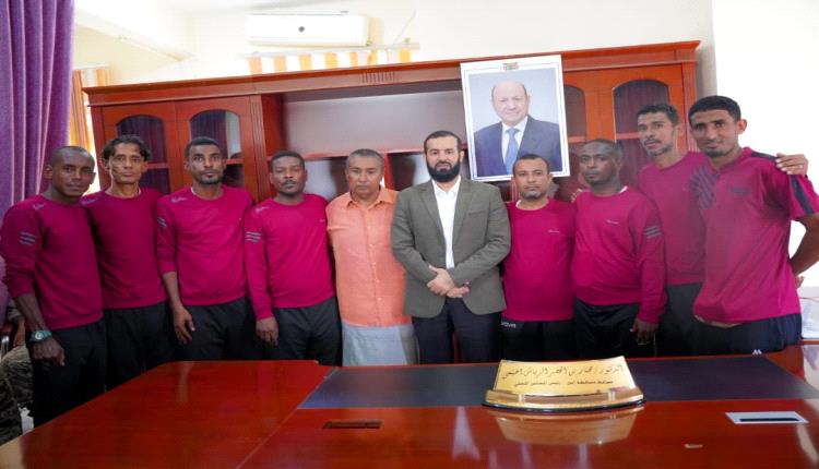 محافظ أبين يلتقي بحكام المحافظة ويكرمهم عقب اجتيازهم الدورة التنشيطية "تجمع عدن"