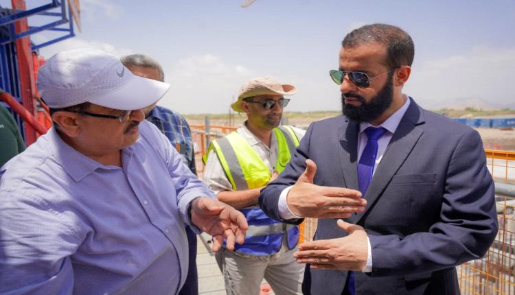 محافظ أبين يزور مشروع سد حسان ويشيد بمستوى الإنجاز المحقق