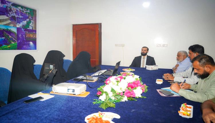 محافظ أبين يزور مؤسسة أنهض للتمكين ويؤكد مساندة ودعم جهود المجتمع المدني