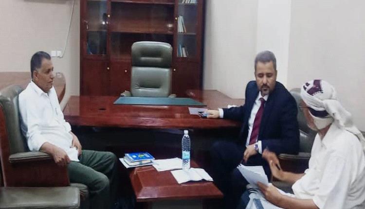 محافظ لحج "الحالمي" يلتقي مدير عام يهر لمناقشة الأوضاع الخدمية والتنموية بالمديرية