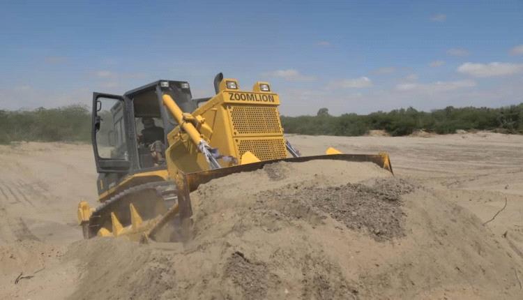 استمرار أعمال إعادة تأهيل عقمة السادة وسحيفة الماس وتصفية مجرى وادي أمهارية بدلتا أبين