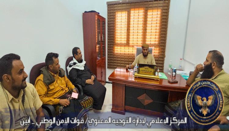 لقاء ودي يجمع قائد قوات الأمن الوطني بأبين بقيادات محلية وخدمية في ابين
