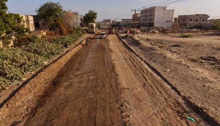 تسارع وتيرة أعمال تأهيل طريق جعار – باتيس بمحافظة أبين