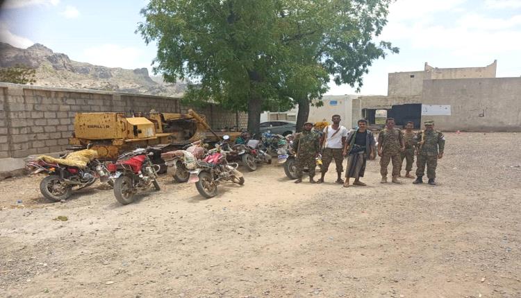 لحج.. الأحهزة الأمنية بالمسيمير تنفذ حملة واسعة لضبط الدراجات النارية المخالفة في سوق مركز المديرية