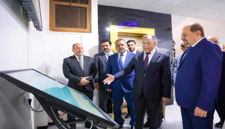 رئيس الوزراء يزور وزارة الصناعة ويؤكد على تحديث آليات الرقابة واعتماد الرقمنة