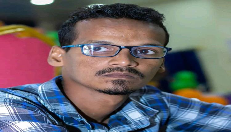 صحفي ينتقد سفريات الوزراء في ظل انقطاع المرتبات