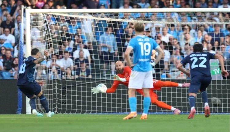 لاتسيو يصعق نابولي في عقر داره ويقرب إنتر من لقب الدوري الإيطالي