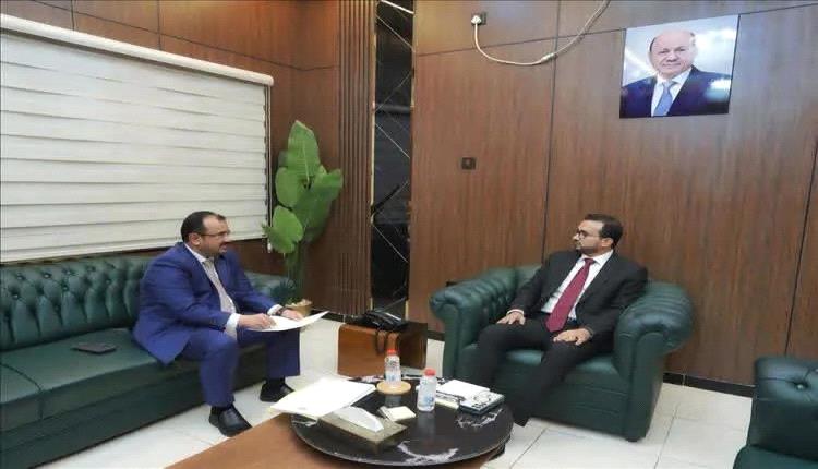 وزير الخدمة المدنية ووكيل وزارة الخارجية يناقشان أوضاع الكادر الإداري بوزارة الخارجية