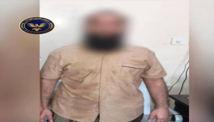 قوات طوق العاصمة عدن تضبط متهما بسرقة طقم عسكري في منفذ العلم