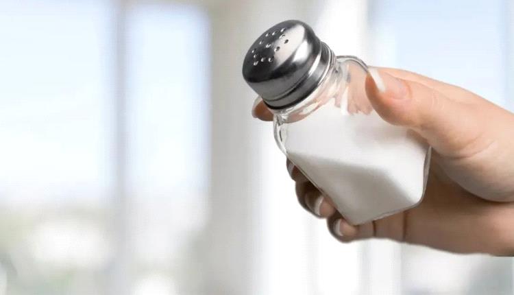 دراسة أسترالية: الإفراط في الملح قد يسرّع تدهور الذاكرة لدى الرجال فوق 60 عاماً