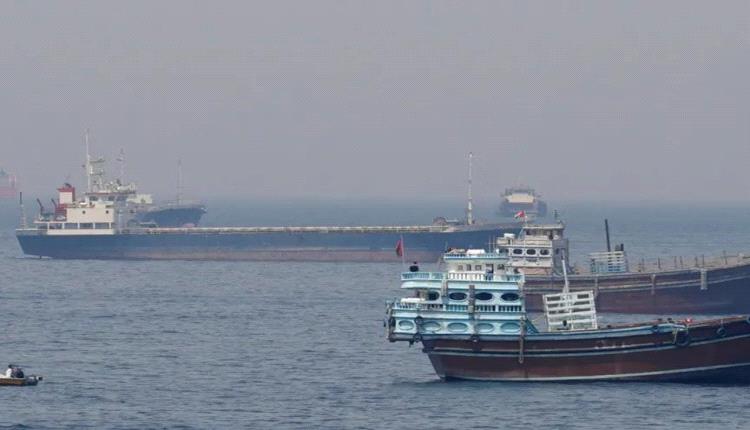 تصاعد التوتر في مضيق هرمز.. تحركات لسفن وسط حصار أميركي وإيراني وتعطل واسع للملاحة