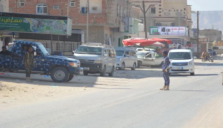 شرطة حورة ووادي العين تضبط متهمين بسرقة 100 علبة عطور من محل تجاري