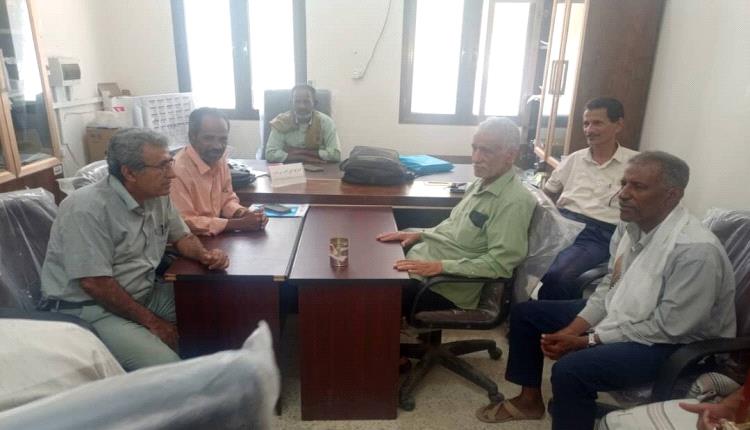 مدير تربية خنفر يتفقد سير العمل ويناقش تقارير الأنشطة التعليمية والرياضية