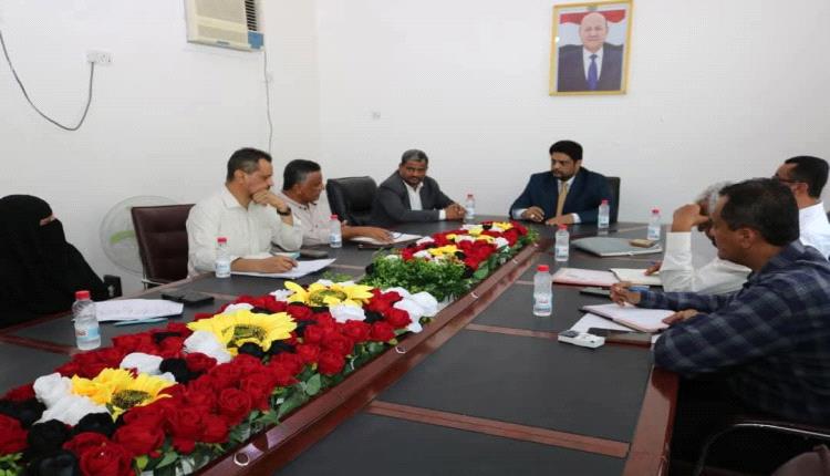 وزير التعليم الفني يناقش سير عمل قطاع التخطيط والمشاريع في عدن