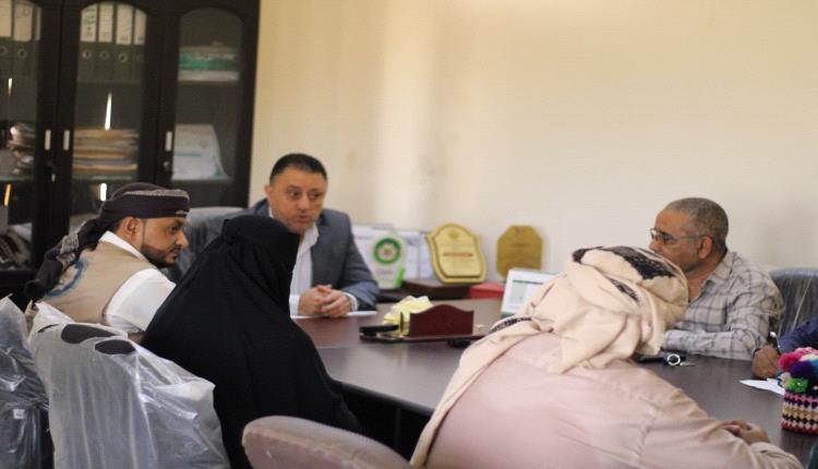 الأمين العام لمحلي أبين يلتقي منسق مؤسسة أيادي الخير لبحث تدخلات إنسانية وتنموية مستدامة