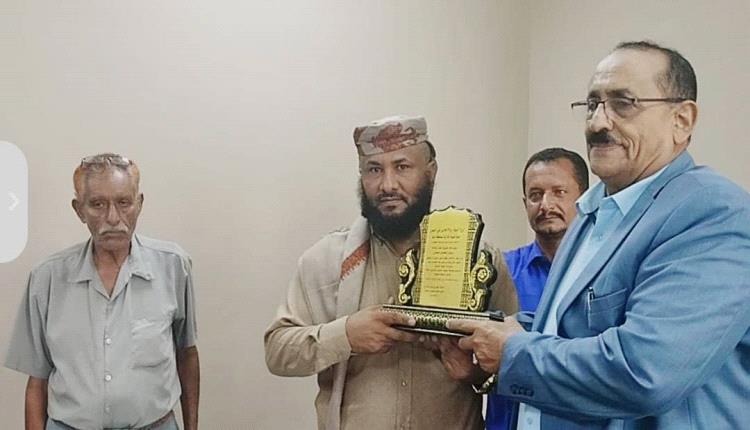 سلطة لحج  تكرم الجعفري درع"  الوفاء والاخلاص" تقديراً لجهوده المتميزة